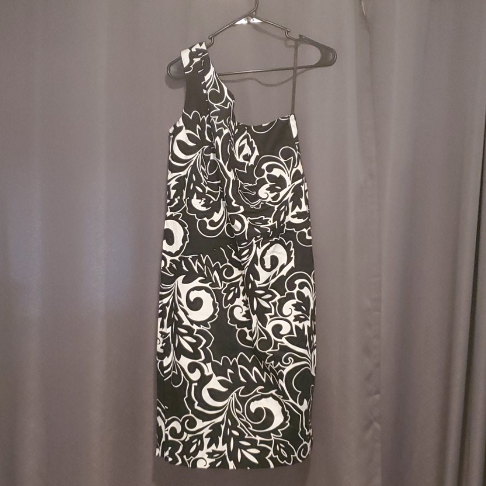 Glamour black and white dress